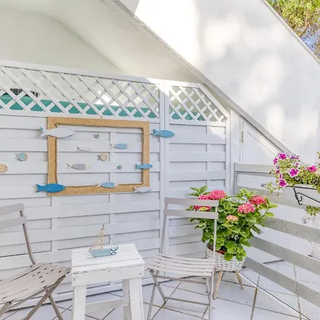 Holiday Fronte Mare Apartment *
